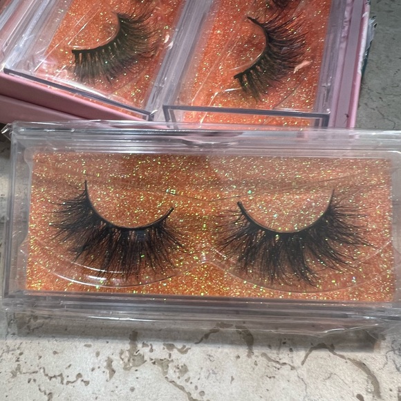 Mink Lashes (4 sets) - Picture 6 of 7